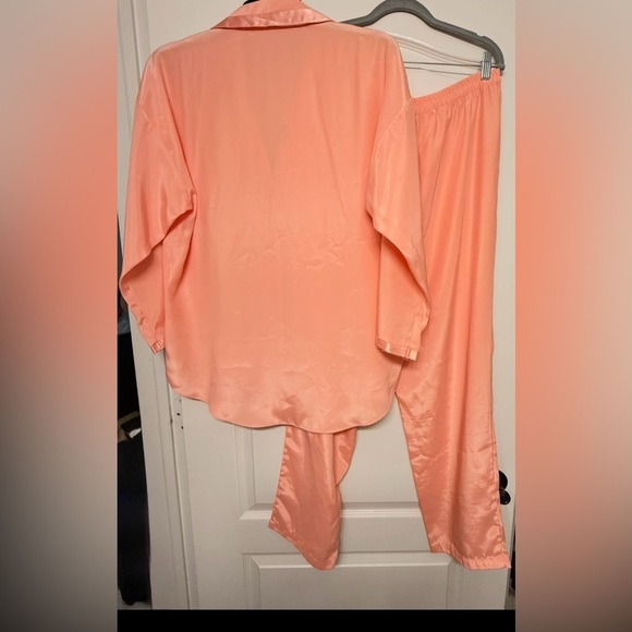 Victoria’s Secret Peach Satin Pajamas Set M Button Top Elastic Waist Pants - Picture 2 of 7
